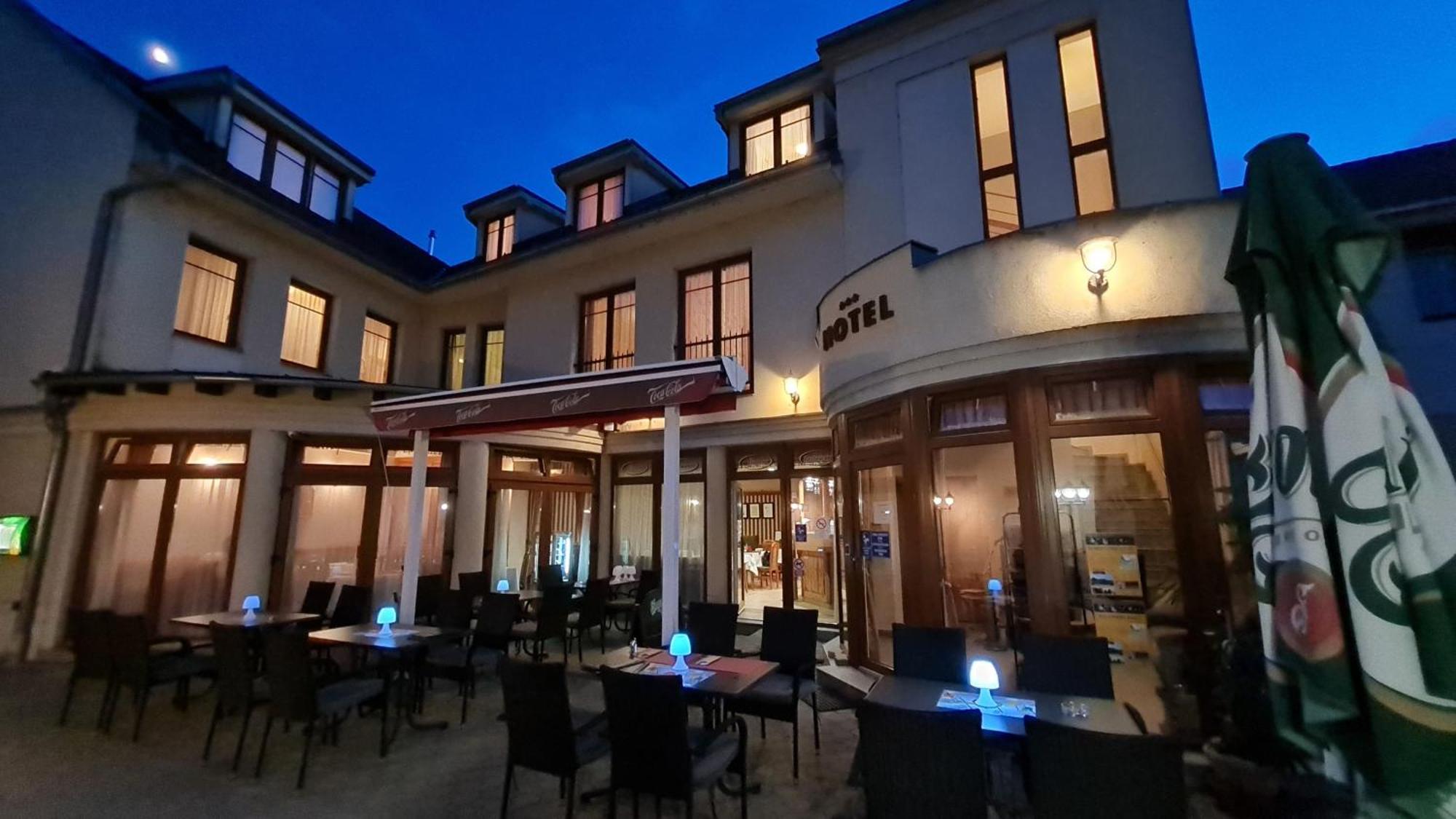 Hotel Patonai Fertőd Εξωτερικό φωτογραφία